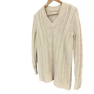 L.L.Bean Signature M cotton cable knit V-Neck sweater in excellent used conditio